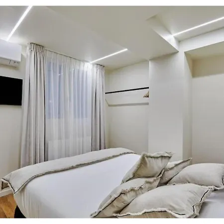 Apartment Le Marais Place Des Vosges By Prestige