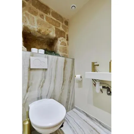 Апартаменты Le Marais Place Des Vosges By Prestige Париж